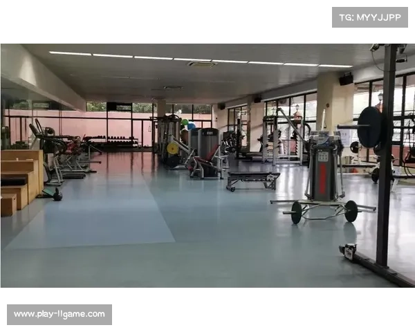 球队更衣室赛前准备细节曝光，个性化激励成亮点